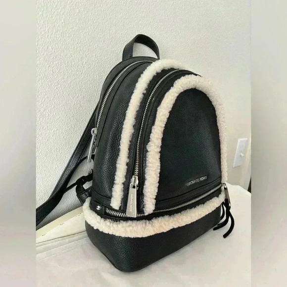 MICHAEL KORS Rhea Black Leather Sherpa Lined Backpack Rare - Picture 4 of 10